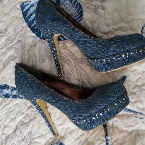 NWOT Steve Madden Denim Studded Pumps Size 7.5 - Picture 2 of 3